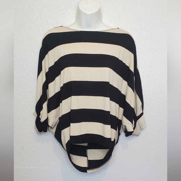 💚5/$25 Striped Black & Cream Cropped Slouchy Dolman Knit Top Size Medium - Picture 6 of 6